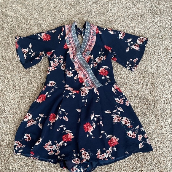 Miami Floral Romper Size Small NWT - Picture 1 of 8